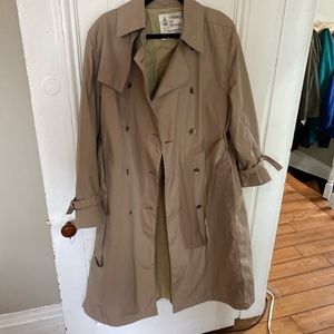 GORGEOUS LONDON FOG TRENCH COAT